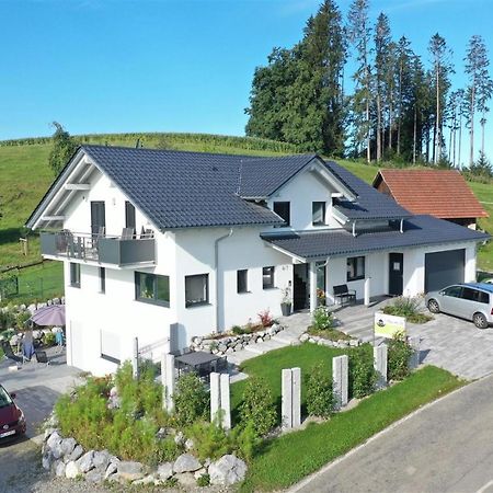 Haus am See - Ferienwohnungen Neukirch  Exterior foto