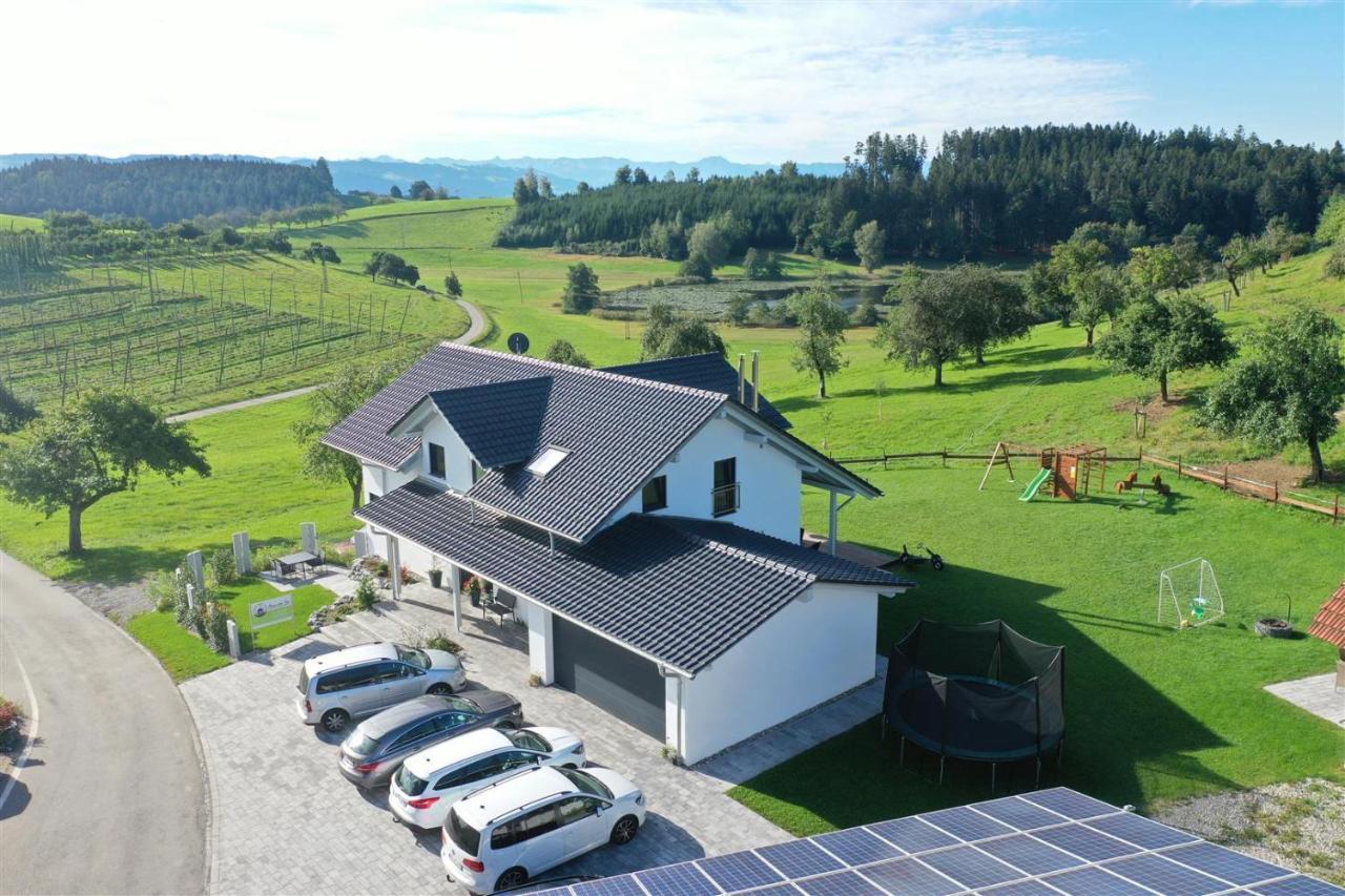 Haus am See - Ferienwohnungen Neukirch  Exterior foto